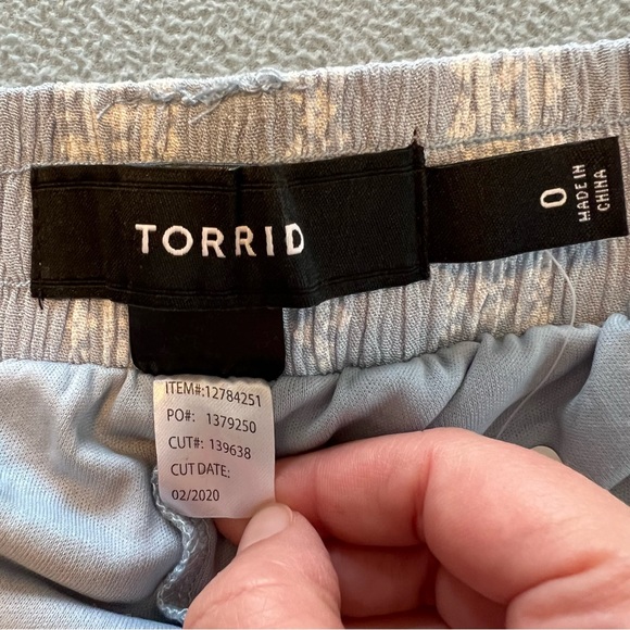 NWT Torrid blue and white gauze tie front wide leg pants - Picture 6 of 8